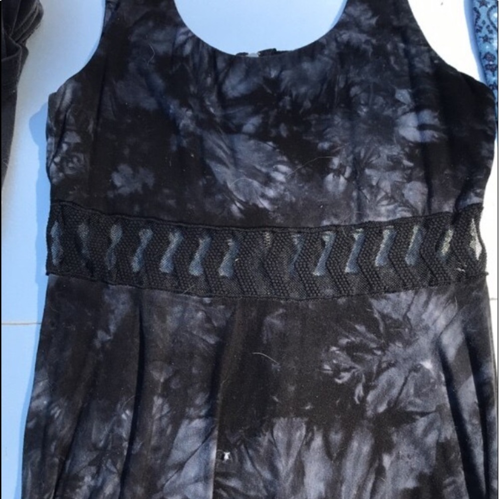 Clothes - Picture 4 of 7